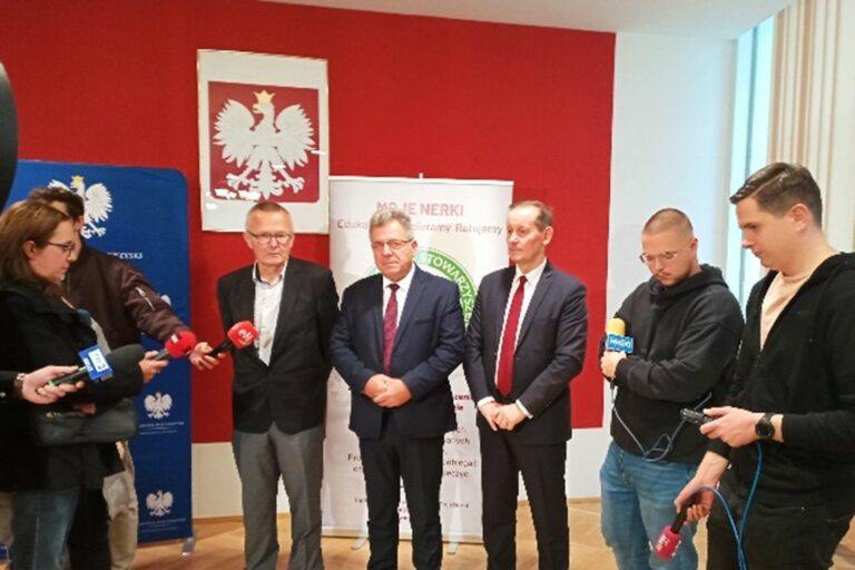 IV OGÓLNOPOLSKI DZIEŃ OSÓB DIALIZOWANYCH – NA JEDEN DZIEŃ KIELCE STAŁY SIĘ STOLICĄ PACJENTÓW DIALIZOWANYCH